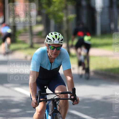 10.08.2025 - GEWOBA Citytriathlon Bremen Yannick Fuchs http://msf.ph/oto/8564800 10.08.2025 14:44:10 Radfahren 28, 267, 278, 298, 408, 445 meine-sportfotos.de