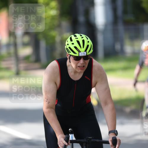 10.08.2025 - GEWOBA Citytriathlon Bremen Yannick Fuchs http://msf.ph/oto/8564811 10.08.2025 14:44:13 Radfahren 28, 267, 278, 298, 408, 445 meine-sportfotos.de