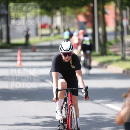 10.08.2025 - GEWOBA Citytriathlon Bremen Yannick Fuchs http://msf.ph/oto/8564822 10.08.2025 14:44:16 Radfahren 9, 28, 267, 278, 298, 408, 445 meine-sportfotos.de