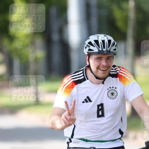 10.08.2025 - GEWOBA Citytriathlon Bremen Yannick Fuchs http://msf.ph/oto/8564840 10.08.2025 14:44:28 Radfahren 9, 28, 200, 323, 383, 408, 445 meine-sportfotos.de