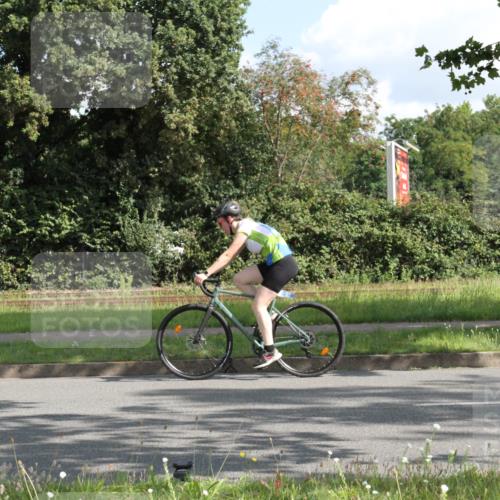 10.08.2025 - GEWOBA Citytriathlon Bremen Yannick Fuchs http://msf.ph/oto/8564896 10.08.2025 11:01:27 Radfahren 37, 87, 410, 440 meine-sportfotos.de