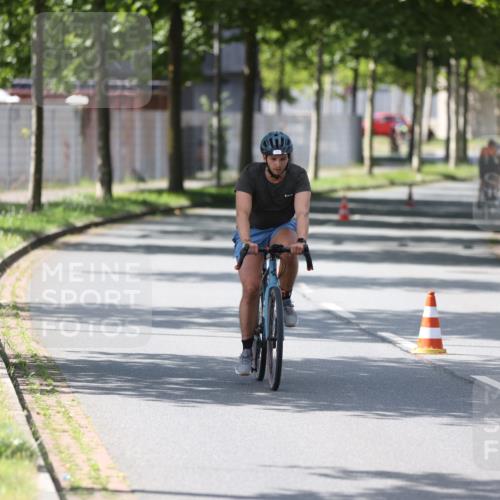 10.08.2025 - GEWOBA Citytriathlon Bremen Yannick Fuchs http://msf.ph/oto/8564914 10.08.2025 14:44:48 Radfahren 35, 73, 208, 323, 346, 383 meine-sportfotos.de
