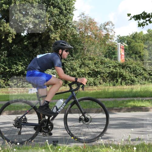 10.08.2025 - GEWOBA Citytriathlon Bremen Yannick Fuchs http://msf.ph/oto/8564942 10.08.2025 11:02:24 Radfahren 61, 195, 237, 484 meine-sportfotos.de