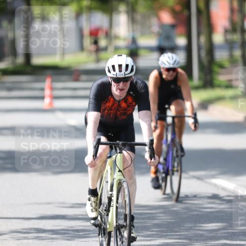 10.08.2025 - GEWOBA Citytriathlon Bremen Yannick Fuchs http://msf.ph/oto/8565001 10.08.2025 14:45:13 Radfahren 198, 221, 326, 336, 453, 484, 497 meine-sportfotos.de