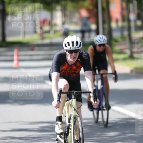 10.08.2025 - GEWOBA Citytriathlon Bremen Yannick Fuchs http://msf.ph/oto/8565002 10.08.2025 14:45:13 Radfahren 198, 221, 326, 336, 453, 484, 497 meine-sportfotos.de