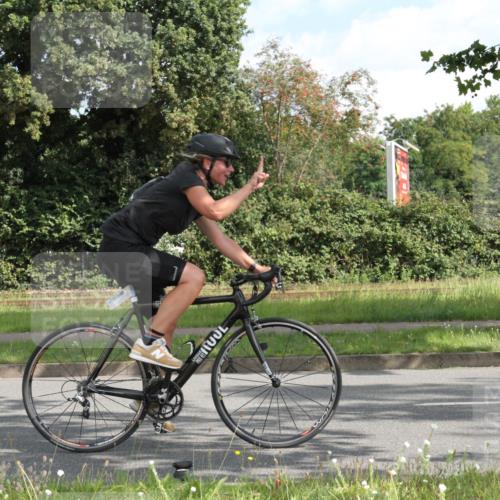 10.08.2025 - GEWOBA Citytriathlon Bremen Yannick Fuchs http://msf.ph/oto/8565032 10.08.2025 11:05:52 Radfahren 179, 217 meine-sportfotos.de