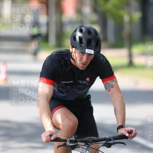 10.08.2025 - GEWOBA Citytriathlon Bremen Yannick Fuchs http://msf.ph/oto/8565057 10.08.2025 14:45:37 Radfahren 99, 160, 166, 202, 247, 273, 332, 349, 360, 532 meine-sportfotos.de