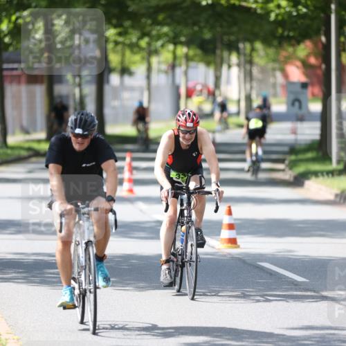 10.08.2025 - GEWOBA Citytriathlon Bremen Yannick Fuchs http://msf.ph/oto/8565062 10.08.2025 14:45:39 Radfahren 99, 160, 166, 202, 247, 273, 332, 349, 360, 441, 532 meine-sportfotos.de