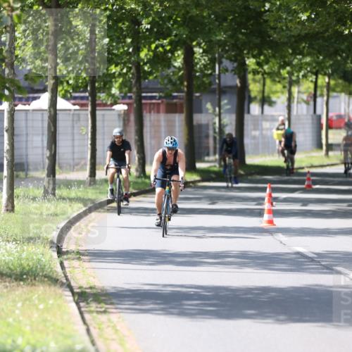 10.08.2025 - GEWOBA Citytriathlon Bremen Yannick Fuchs http://msf.ph/oto/8565075 10.08.2025 14:45:43 Radfahren 99, 160, 166, 202, 247, 273, 332, 349, 360, 441, 532 meine-sportfotos.de