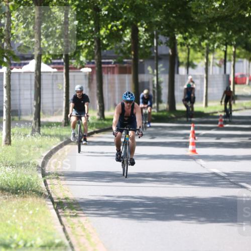 10.08.2025 - GEWOBA Citytriathlon Bremen Yannick Fuchs http://msf.ph/oto/8565078 10.08.2025 14:45:44 Radfahren 99, 160, 166, 202, 247, 273, 332, 349, 360, 441, 532 meine-sportfotos.de