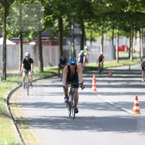 10.08.2025 - GEWOBA Citytriathlon Bremen Yannick Fuchs http://msf.ph/oto/8565082 10.08.2025 14:45:45 Radfahren 99, 160, 166, 202, 247, 273, 332, 349, 360, 404, 441, 532 meine-sportfotos.de
