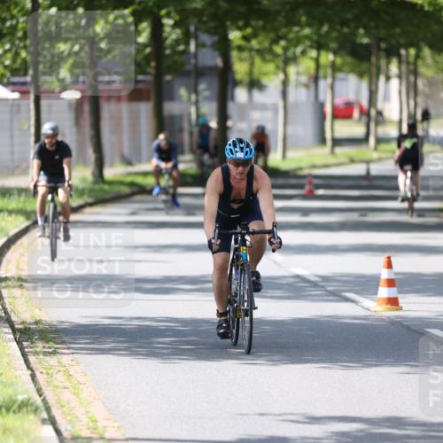 10.08.2025 - GEWOBA Citytriathlon Bremen Yannick Fuchs http://msf.ph/oto/8565086 10.08.2025 14:45:45 Radfahren 99, 160, 166, 202, 247, 273, 332, 349, 360, 404, 441, 532 meine-sportfotos.de