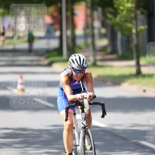 10.08.2025 - GEWOBA Citytriathlon Bremen Yannick Fuchs http://msf.ph/oto/8565184 10.08.2025 14:46:23 Radfahren 270, 358, 363, 422, 499 meine-sportfotos.de