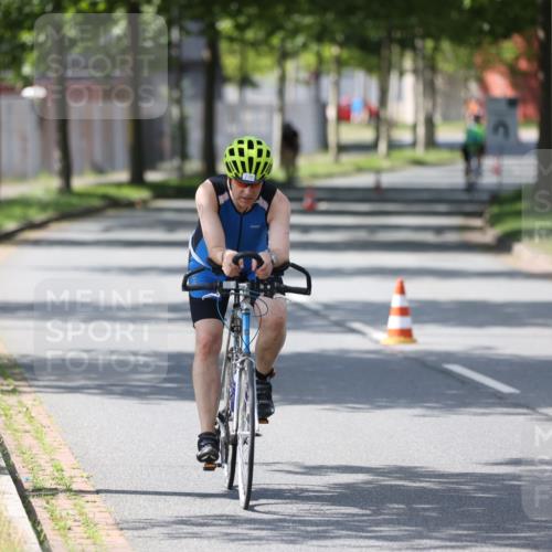 10.08.2025 - GEWOBA Citytriathlon Bremen Yannick Fuchs http://msf.ph/oto/8565186 10.08.2025 14:46:24 Radfahren 270, 358, 363, 422, 499 meine-sportfotos.de