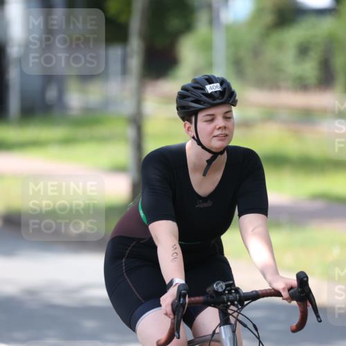 10.08.2025 - GEWOBA Citytriathlon Bremen Yannick Fuchs http://msf.ph/oto/8565221 10.08.2025 14:46:48 Radfahren 128, 158, 320, 396, 406 meine-sportfotos.de
