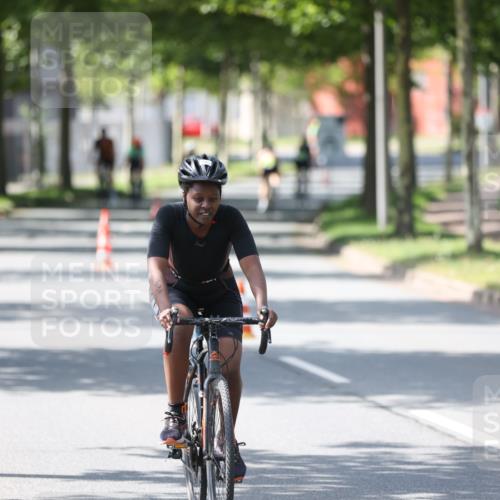 10.08.2025 - GEWOBA Citytriathlon Bremen Yannick Fuchs http://msf.ph/oto/8565233 10.08.2025 14:46:55 Radfahren 128, 140, 158, 320, 396 meine-sportfotos.de
