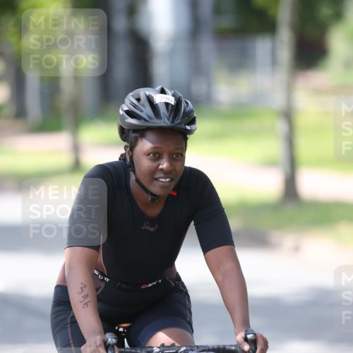 10.08.2025 - GEWOBA Citytriathlon Bremen Yannick Fuchs http://msf.ph/oto/8565238 10.08.2025 14:46:56 Radfahren 128, 140, 158, 320, 396 meine-sportfotos.de