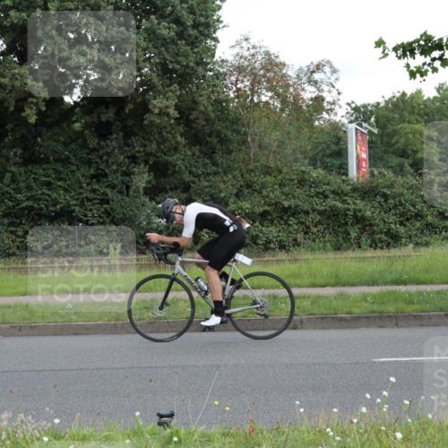 10.08.2025 - GEWOBA Citytriathlon Bremen Yannick Fuchs http://msf.ph/oto/8565255 10.08.2025 12:03:03 Radfahren 556, 739 meine-sportfotos.de