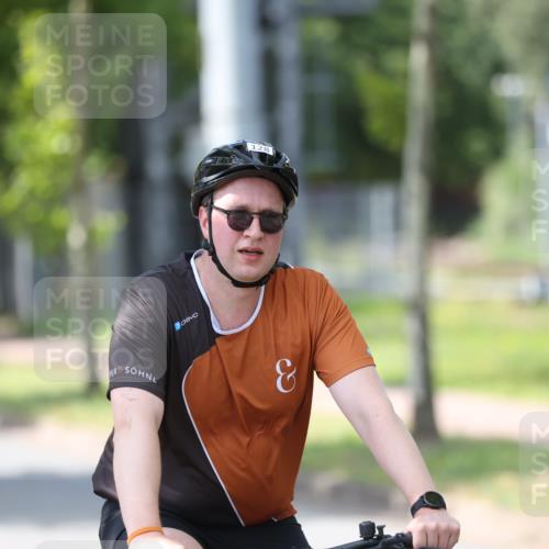 10.08.2025 - GEWOBA Citytriathlon Bremen Yannick Fuchs http://msf.ph/oto/8565272 10.08.2025 14:47:06 Radfahren 128, 140, 220, 320 meine-sportfotos.de