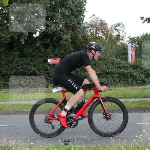 10.08.2025 - GEWOBA Citytriathlon Bremen Yannick Fuchs http://msf.ph/oto/8565273 10.08.2025 12:03:13 Radfahren 556, 739 meine-sportfotos.de