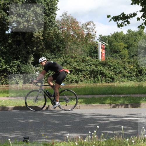 10.08.2025 - GEWOBA Citytriathlon Bremen Yannick Fuchs http://msf.ph/oto/8565380 10.08.2025 12:05:49 Radfahren 1027 meine-sportfotos.de