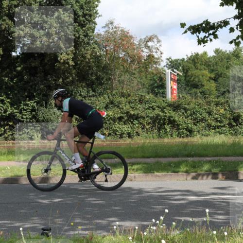 10.08.2025 - GEWOBA Citytriathlon Bremen Yannick Fuchs http://msf.ph/oto/8565432 10.08.2025 12:06:49 Radfahren 613, 658, 714 meine-sportfotos.de