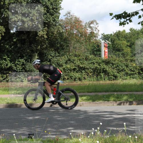 10.08.2025 - GEWOBA Citytriathlon Bremen Yannick Fuchs http://msf.ph/oto/8565440 10.08.2025 12:06:52 Radfahren 613, 714 meine-sportfotos.de