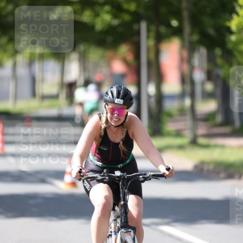 10.08.2025 - GEWOBA Citytriathlon Bremen Yannick Fuchs http://msf.ph/oto/8565515 10.08.2025 14:49:21 Radfahren 286, 373, 401, 491 meine-sportfotos.de