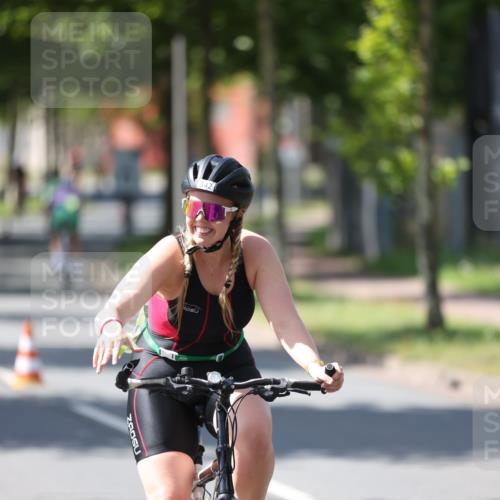 10.08.2025 - GEWOBA Citytriathlon Bremen Yannick Fuchs http://msf.ph/oto/8565517 10.08.2025 14:49:21 Radfahren 286, 373, 401, 491 meine-sportfotos.de