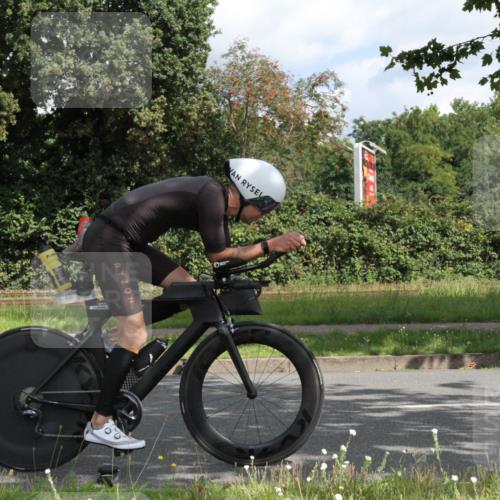 10.08.2025 - GEWOBA Citytriathlon Bremen Yannick Fuchs http://msf.ph/oto/8565581 10.08.2025 12:08:37 Radfahren 597, 603, 608, 661, 672, 677, 737, 797, 883 meine-sportfotos.de