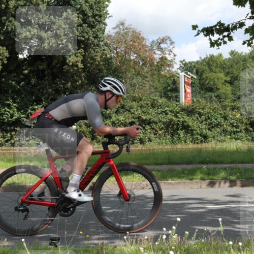 10.08.2025 - GEWOBA Citytriathlon Bremen Yannick Fuchs http://msf.ph/oto/8565640 10.08.2025 12:09:27 Radfahren 611, 633, 674, 814, 837, 880, 890, 896 meine-sportfotos.de