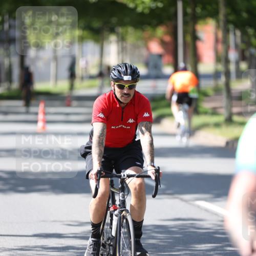 10.08.2025 - GEWOBA Citytriathlon Bremen Yannick Fuchs http://msf.ph/oto/8565647 10.08.2025 14:49:58 Radfahren 120, 169, 193, 293, 305, 322, 356, 400, 407, 509 meine-sportfotos.de