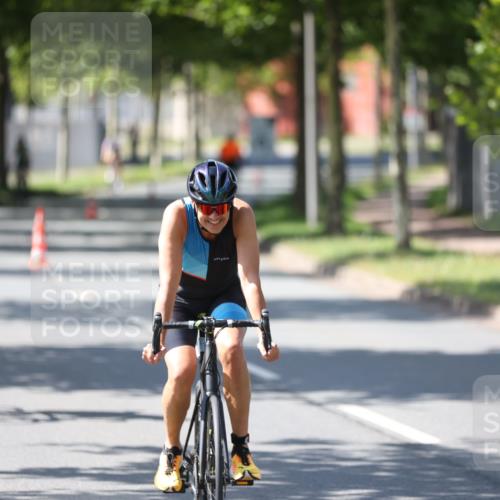 10.08.2025 - GEWOBA Citytriathlon Bremen Yannick Fuchs http://msf.ph/oto/8565657 10.08.2025 14:50:05 Radfahren 120, 193, 293, 322, 352, 356, 400, 410, 509 meine-sportfotos.de