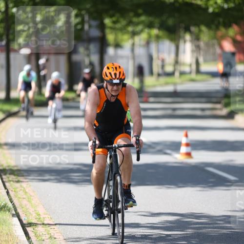 10.08.2025 - GEWOBA Citytriathlon Bremen Yannick Fuchs http://msf.ph/oto/8565662 10.08.2025 14:50:05 Radfahren 120, 193, 293, 322, 352, 356, 400, 410, 509 meine-sportfotos.de