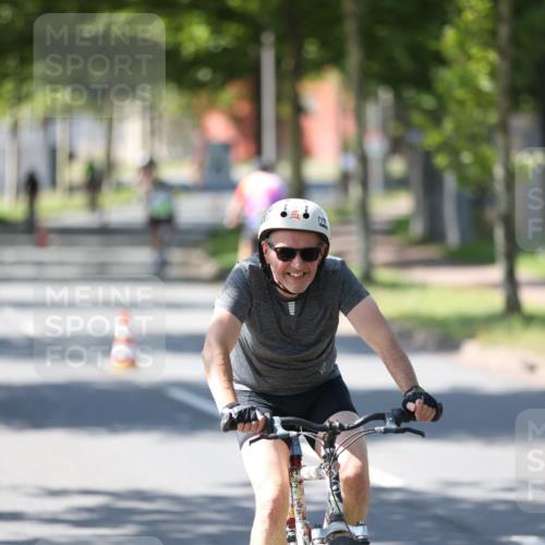 10.08.2025 - GEWOBA Citytriathlon Bremen Yannick Fuchs http://msf.ph/oto/8565839 10.08.2025 14:52:15 Radfahren 315, 321, 327, 341, 361, 381, 412, 428, 496, 520 meine-sportfotos.de