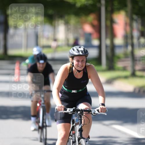 10.08.2025 - GEWOBA Citytriathlon Bremen Yannick Fuchs http://msf.ph/oto/8565853 10.08.2025 14:52:23 Radfahren 327, 329, 347, 361, 381, 412, 439, 469, 496, 520 meine-sportfotos.de