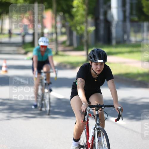 10.08.2025 - GEWOBA Citytriathlon Bremen Yannick Fuchs http://msf.ph/oto/8565858 10.08.2025 14:52:24 Radfahren 327, 329, 347, 361, 381, 412, 439, 469, 496, 520 meine-sportfotos.de