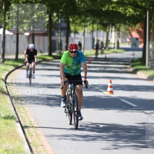 10.08.2025 - GEWOBA Citytriathlon Bremen Yannick Fuchs http://msf.ph/oto/8565865 10.08.2025 14:52:26 Radfahren 327, 329, 347, 361, 381, 412, 439, 469, 496, 520 meine-sportfotos.de