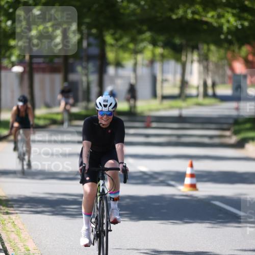 10.08.2025 - GEWOBA Citytriathlon Bremen Yannick Fuchs http://msf.ph/oto/8565873 10.08.2025 14:52:28 Radfahren 327, 329, 347, 361, 381, 439, 469, 496, 520 meine-sportfotos.de