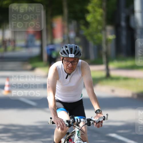 10.08.2025 - GEWOBA Citytriathlon Bremen Yannick Fuchs http://msf.ph/oto/8566022 10.08.2025 14:53:56 Radfahren 291, 300, 345, 434, 438, 473, 485, 519 meine-sportfotos.de