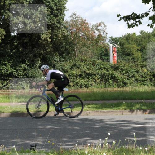 10.08.2025 - GEWOBA Citytriathlon Bremen Yannick Fuchs http://msf.ph/oto/8566040 10.08.2025 12:13:22 Radfahren 649, 760, 774, 1013, 1026 meine-sportfotos.de