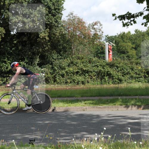10.08.2025 - GEWOBA Citytriathlon Bremen Yannick Fuchs http://msf.ph/oto/8566046 10.08.2025 12:13:27 Radfahren 552, 612, 649, 760, 770, 774, 916, 1013, 1026 meine-sportfotos.de