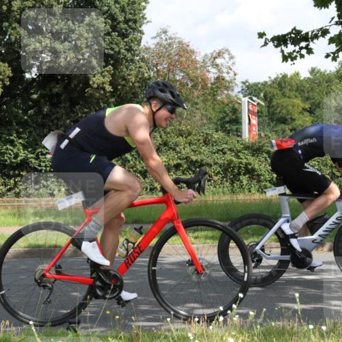 10.08.2025 - GEWOBA Citytriathlon Bremen Yannick Fuchs http://msf.ph/oto/8566067 10.08.2025 12:13:35 Radfahren 552, 612, 649, 664, 770, 774, 776, 823, 916, 1017 meine-sportfotos.de