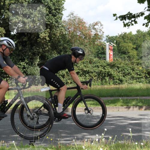 10.08.2025 - GEWOBA Citytriathlon Bremen Yannick Fuchs http://msf.ph/oto/8566077 10.08.2025 12:13:43 Radfahren 552, 568, 612, 621, 649, 664, 733, 770, 776, 823, 863, 916, 1017 meine-sportfotos.de