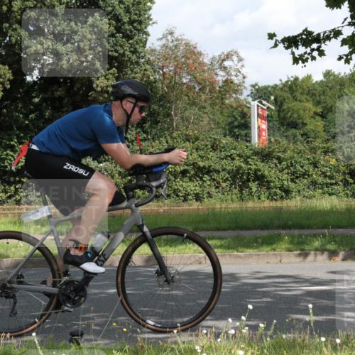 10.08.2025 - GEWOBA Citytriathlon Bremen Yannick Fuchs http://msf.ph/oto/8566094 10.08.2025 12:13:47 Radfahren 552, 568, 590, 612, 621, 649, 664, 733, 770, 776, 823, 863, 916, 1017 meine-sportfotos.de