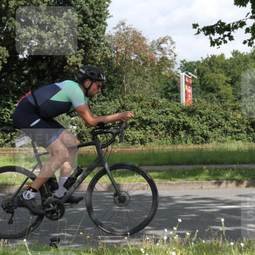 10.08.2025 - GEWOBA Citytriathlon Bremen Yannick Fuchs http://msf.ph/oto/8566106 10.08.2025 12:13:54 Radfahren 568, 590, 621, 689, 733, 776, 823, 863, 873, 950, 951, 1017 meine-sportfotos.de