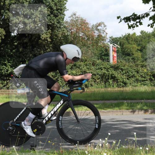 10.08.2025 - GEWOBA Citytriathlon Bremen Yannick Fuchs http://msf.ph/oto/8566136 10.08.2025 12:14:07 Radfahren 587, 590, 615, 616, 630, 689, 733, 788, 793, 863, 873, 950, 951, 1030 meine-sportfotos.de