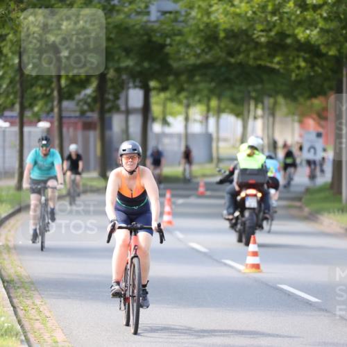 10.08.2025 - GEWOBA Citytriathlon Bremen Yannick Fuchs http://msf.ph/oto/8566139 10.08.2025 14:54:25 Radfahren 206, 316, 324, 370, 387, 393, 454, 475, 489, 507, 508, 514, 518 meine-sportfotos.de