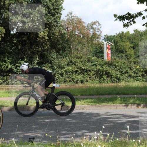 10.08.2025 - GEWOBA Citytriathlon Bremen Yannick Fuchs http://msf.ph/oto/8566159 10.08.2025 12:14:19 Radfahren 587, 615, 616, 630, 655, 681, 689, 708, 735, 788, 793, 801, 888, 1030 meine-sportfotos.de