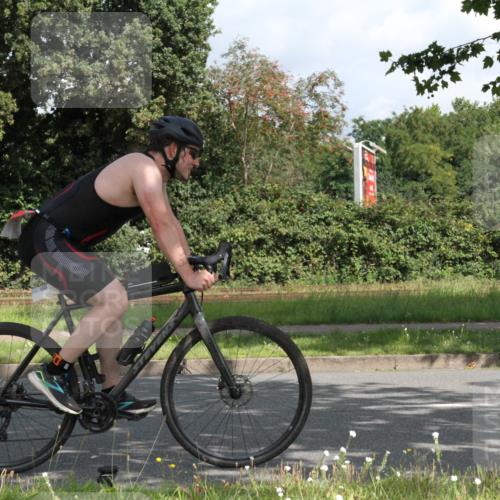 10.08.2025 - GEWOBA Citytriathlon Bremen Yannick Fuchs http://msf.ph/oto/8566193 10.08.2025 12:14:34 Radfahren 632, 655, 681, 708, 735, 736, 738, 806, 838, 888 meine-sportfotos.de